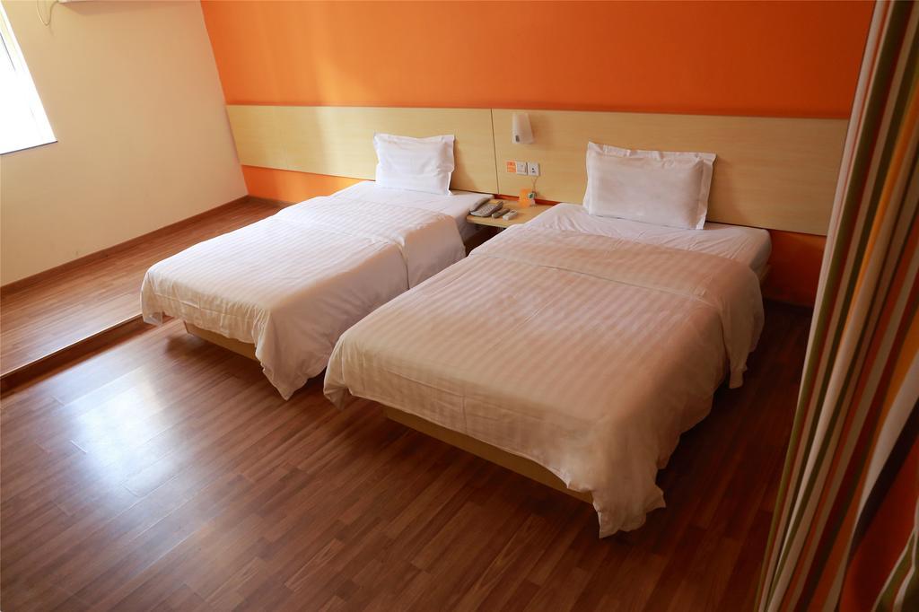 7Days Inn Laiwu Fengcheng West Street Room photo